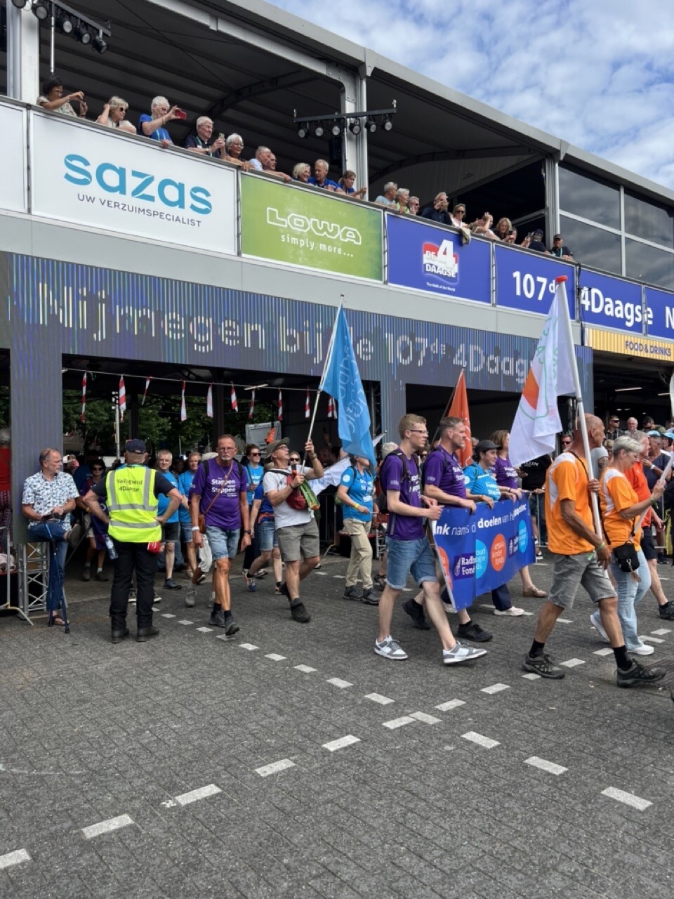 Wedren en Vlaggenparade 46