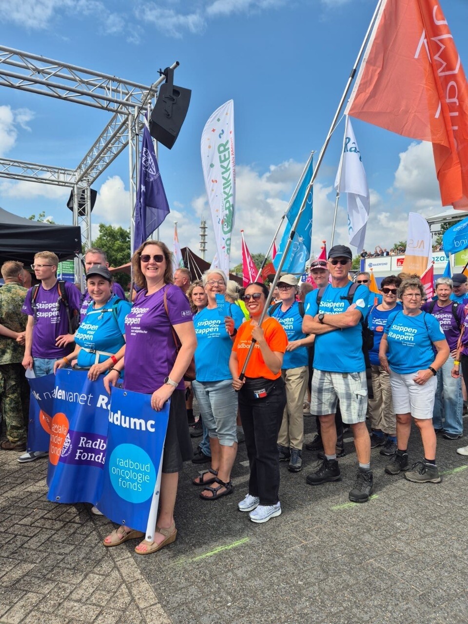 Wedren en Vlaggenparade 48